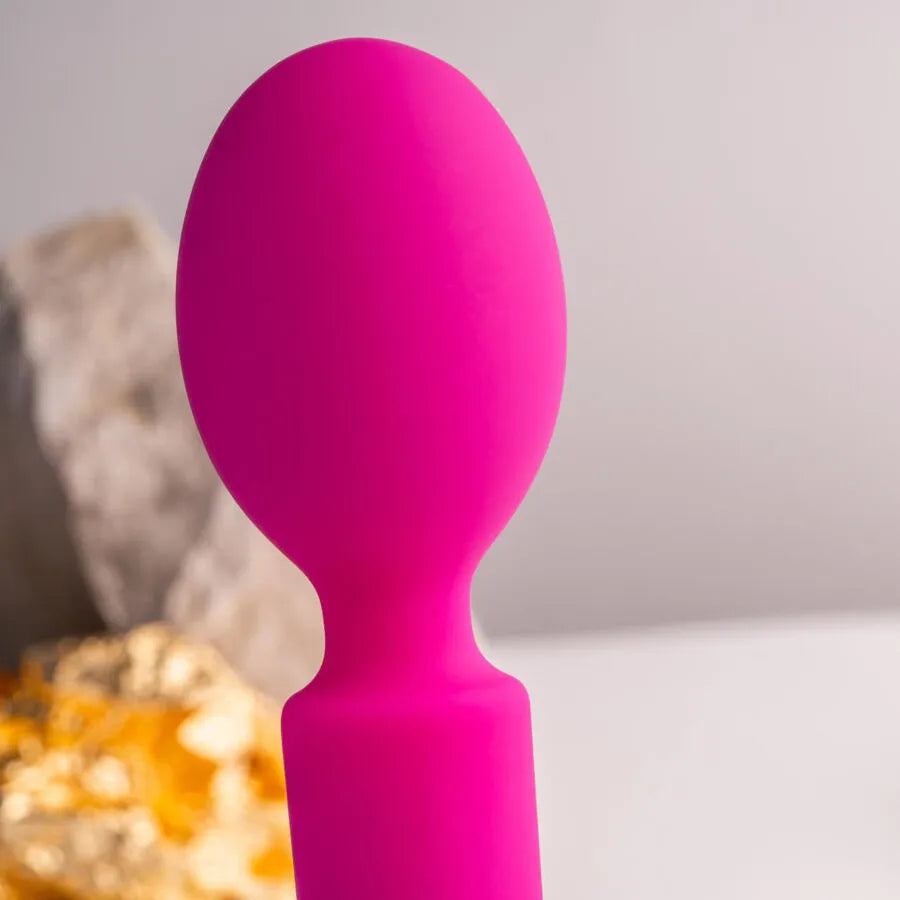 masseur vibrant silicone flexible rechargeable étanche puissant silencieux polyvalent ergonomique portable léger tête souple dix modes personnalisables hypoallergénique