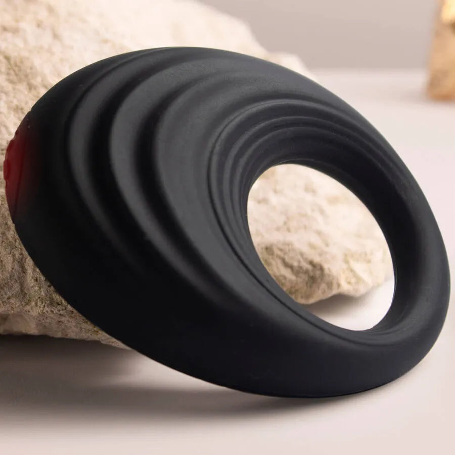 Anneau pénien vibrant noir en silicone, design ergonomique, rechargeable, étanche, 10 vitesses pour stimulation intime.