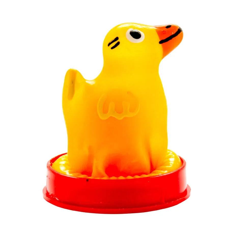 Préservatif fantaisie jaune en forme de canard, peint à la main, sur socle rouge, style bohème d'Amsterdam.