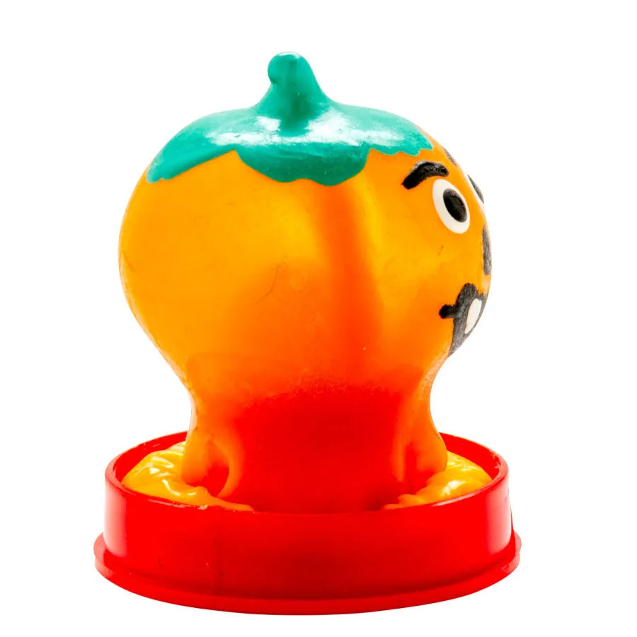 Préservatif fantaisie citrouille peint à la main, orange et vert, style bohème, sur support rouge.