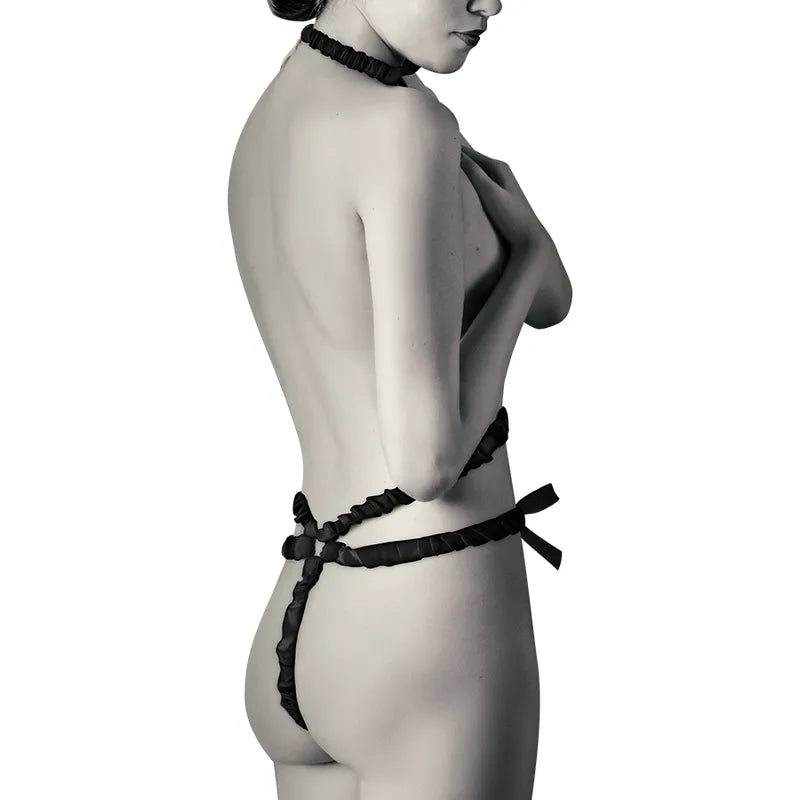 Harnais lingerie noir élégant, style corset, ajustable, matériaux haut de gamme, pour silhouette sensuelle et chic.