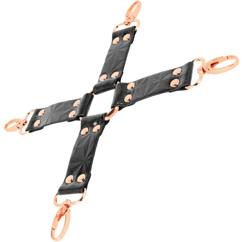 Cravate bondage en cuir végétalien noir avec doublure néoprène, détails métalliques sans nickel, forme croisée ajustable.