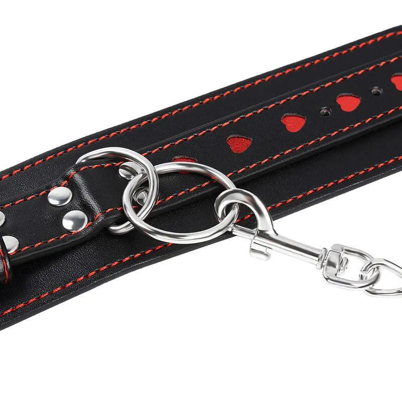 Menottes Simili Cuir Ajustables Coeurs Gravés