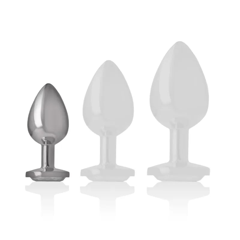 Plug anal métal avec bijou diamant, design élégant et lisse, luxe raffiné, taille optimisée pour confort et stimulation.