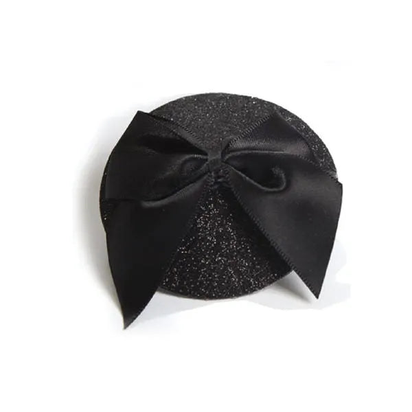 Cache-tétons pailleté noir avec nœud satin, style burlesque glamour, accessoire élégant et sensuel pour soirée.