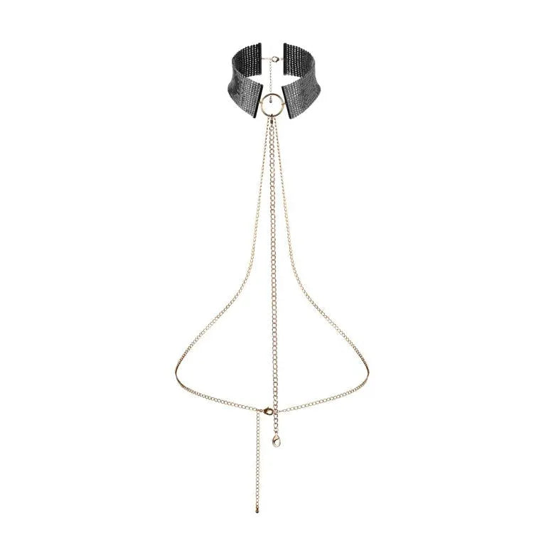 Collier harnais noir élégant avec chaînes dorées, design sculptural et ajustable, fusion de mode et sensualité.