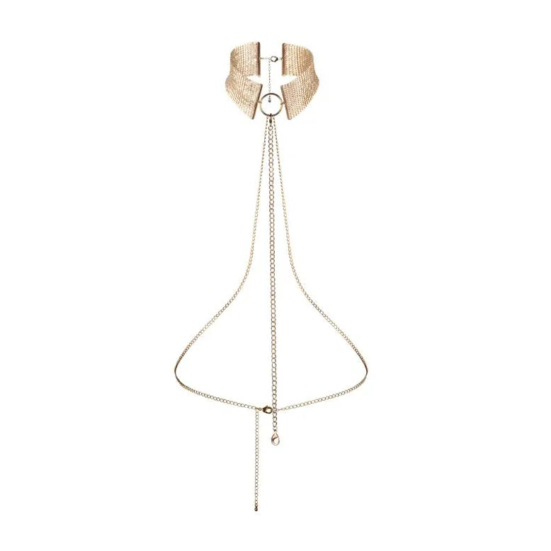Collier harnais doré élégant, design sophistiqué, chaînes délicates, style bondage discret, ajustable et sensuel.