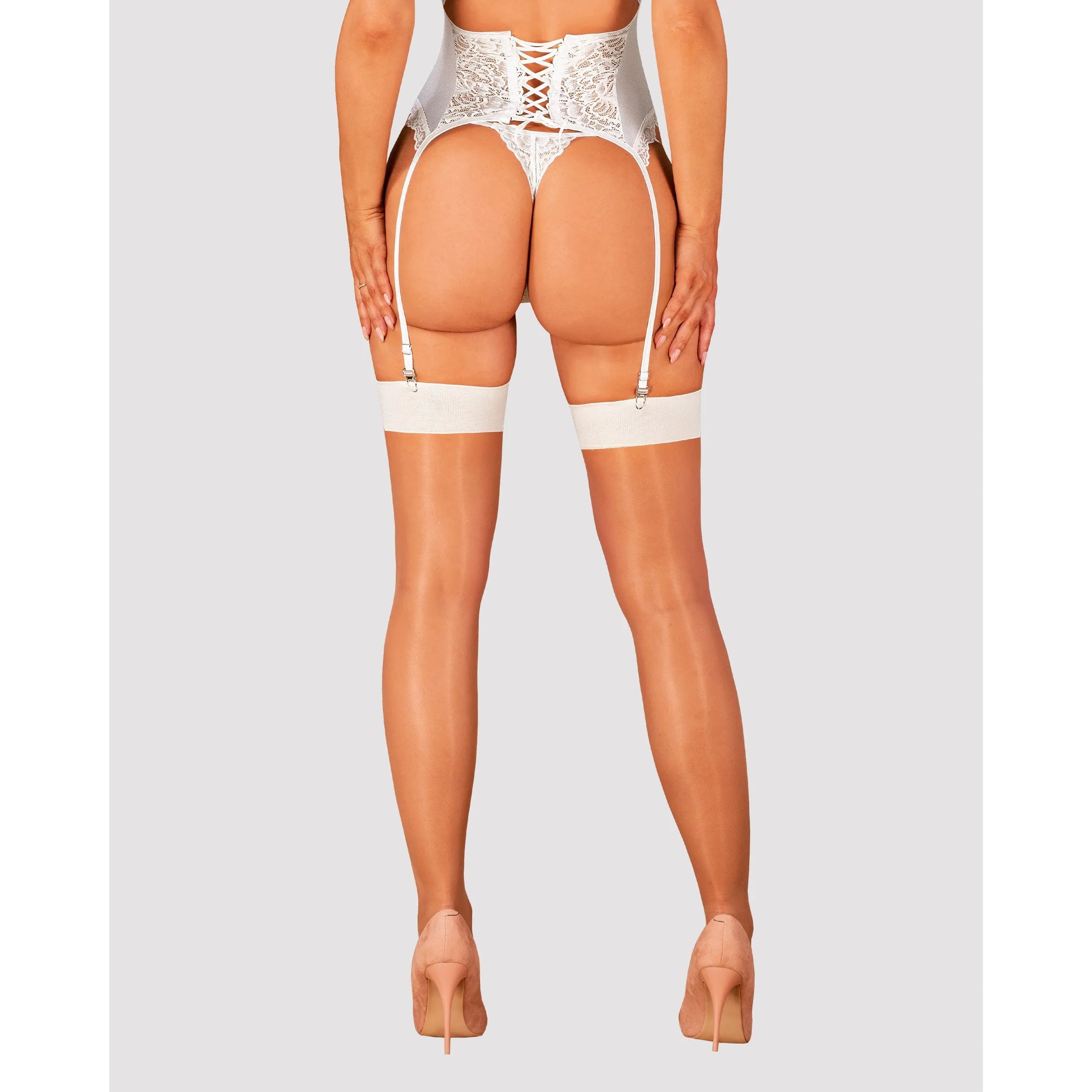 Bas résille beige avec insert blanc, porte-jarretelles élégant, maille légère et extensible, vue de dos.