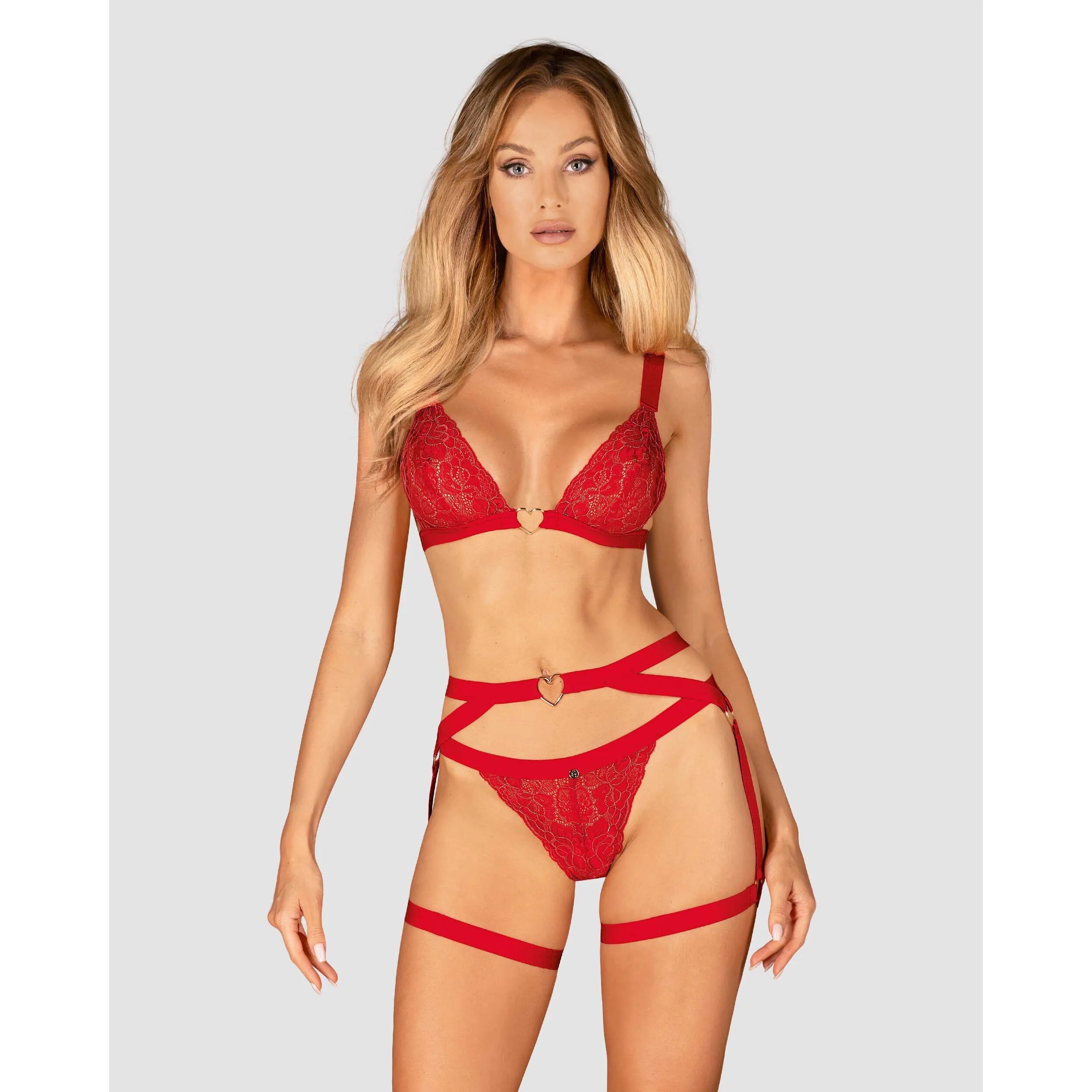 Harnais rouge ajustable avec connecteur cœur doré, design sensuel en polyamide élasthanne, confort et style captivant.
