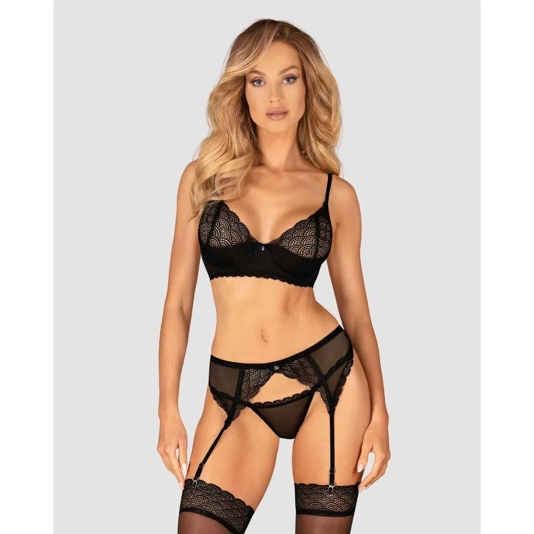 Ensemble lingerie noir 3 pièces avec porte-jarretelles dentelle, soutien-gorge rembourré, string, tissu doux et flexible.