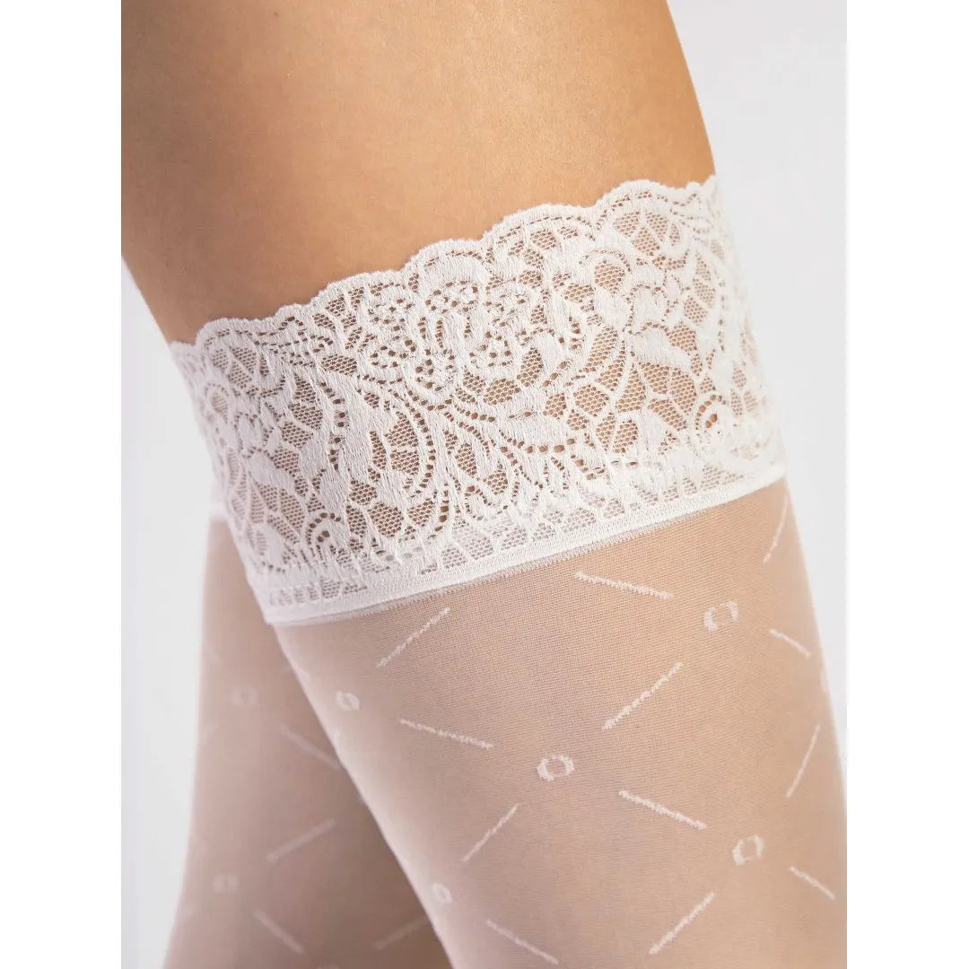 Bas autofixants blancs dentelle florale, motifs géométriques, 20 deniers, bande silicone large, élégants et sensuels.