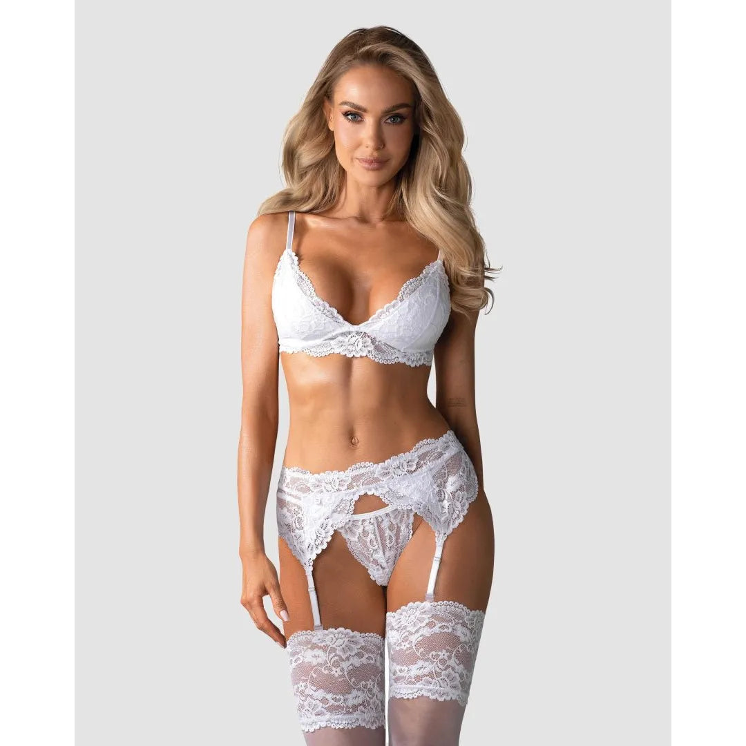 Ensemble lingerie blanc dentelle rembourrée avec porte-jarretelles, bretelles réglables et string inclus, élégant et sensuel.