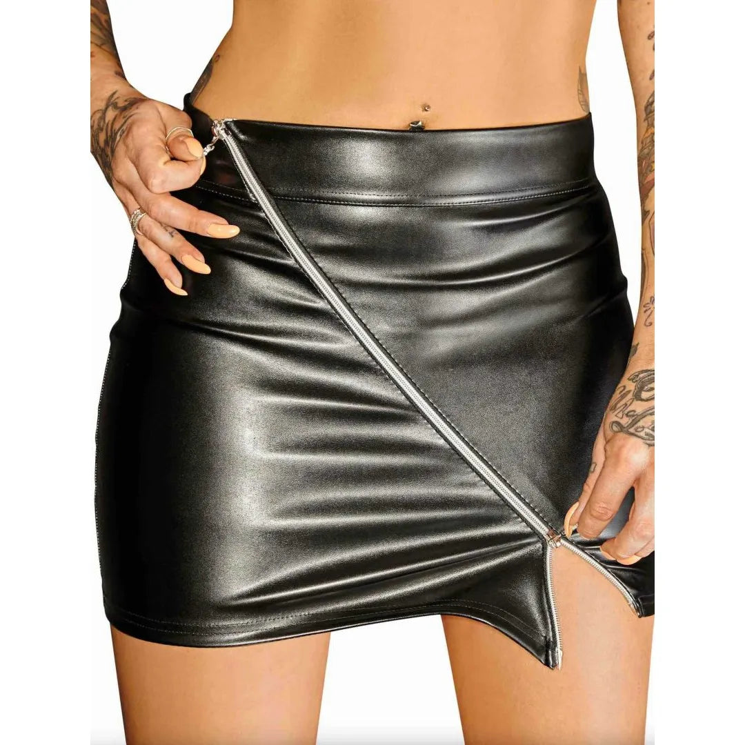 minijupe sexy faux cuir écologique fermeture éclair argentée double sens ajustable courte moulante élégante confortable noire urbaine soirée glamour