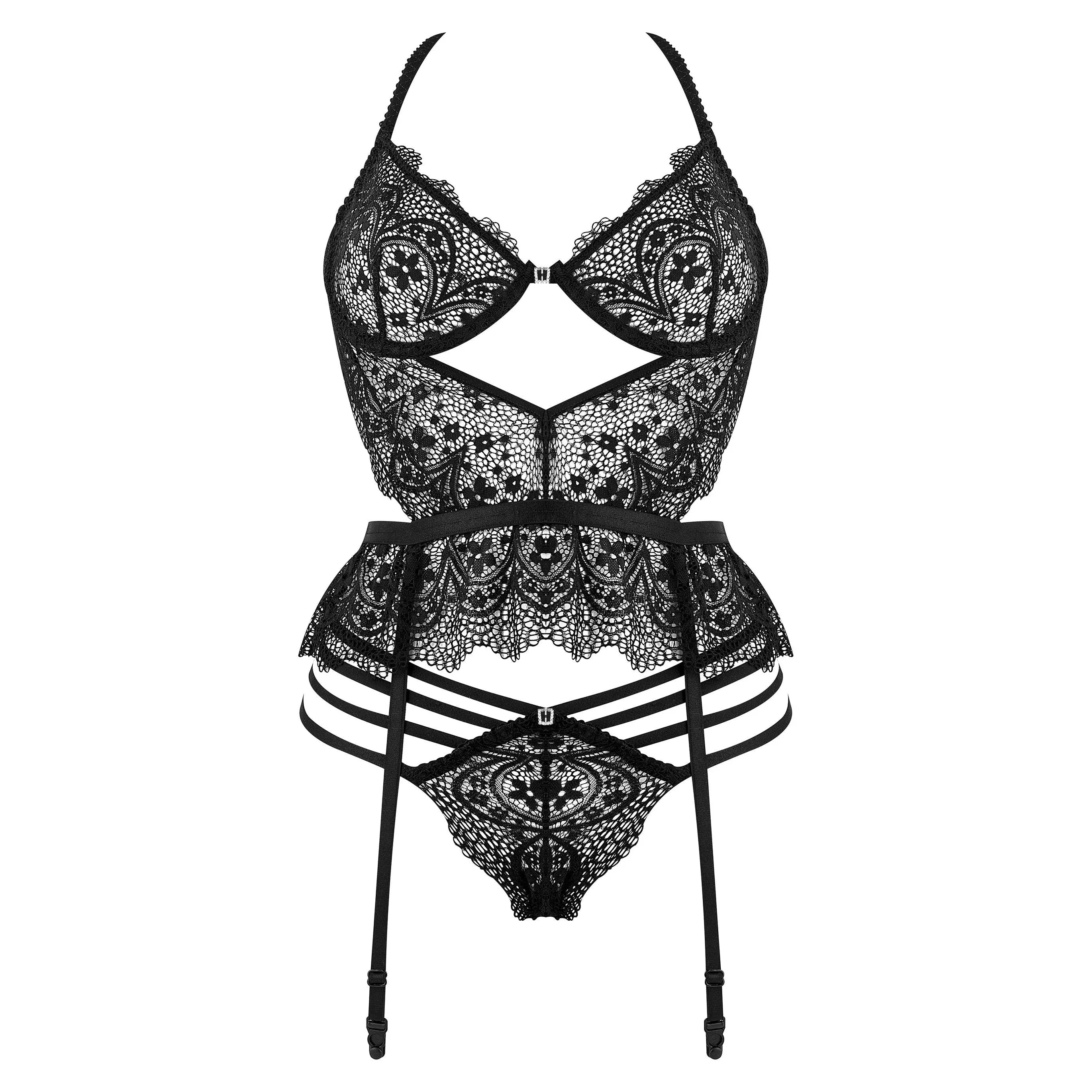 Ensemble lingerie dentelle noire sensuelle, détails sophistiqués, bretelles ajustables, string élégant, style raffiné.