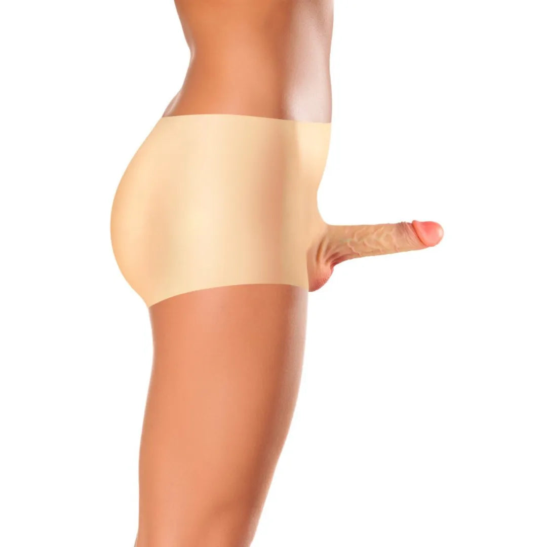 Culotte beige avec godemichet réaliste en silicone, détails veines et gland, pour stimulation optimale et confort.