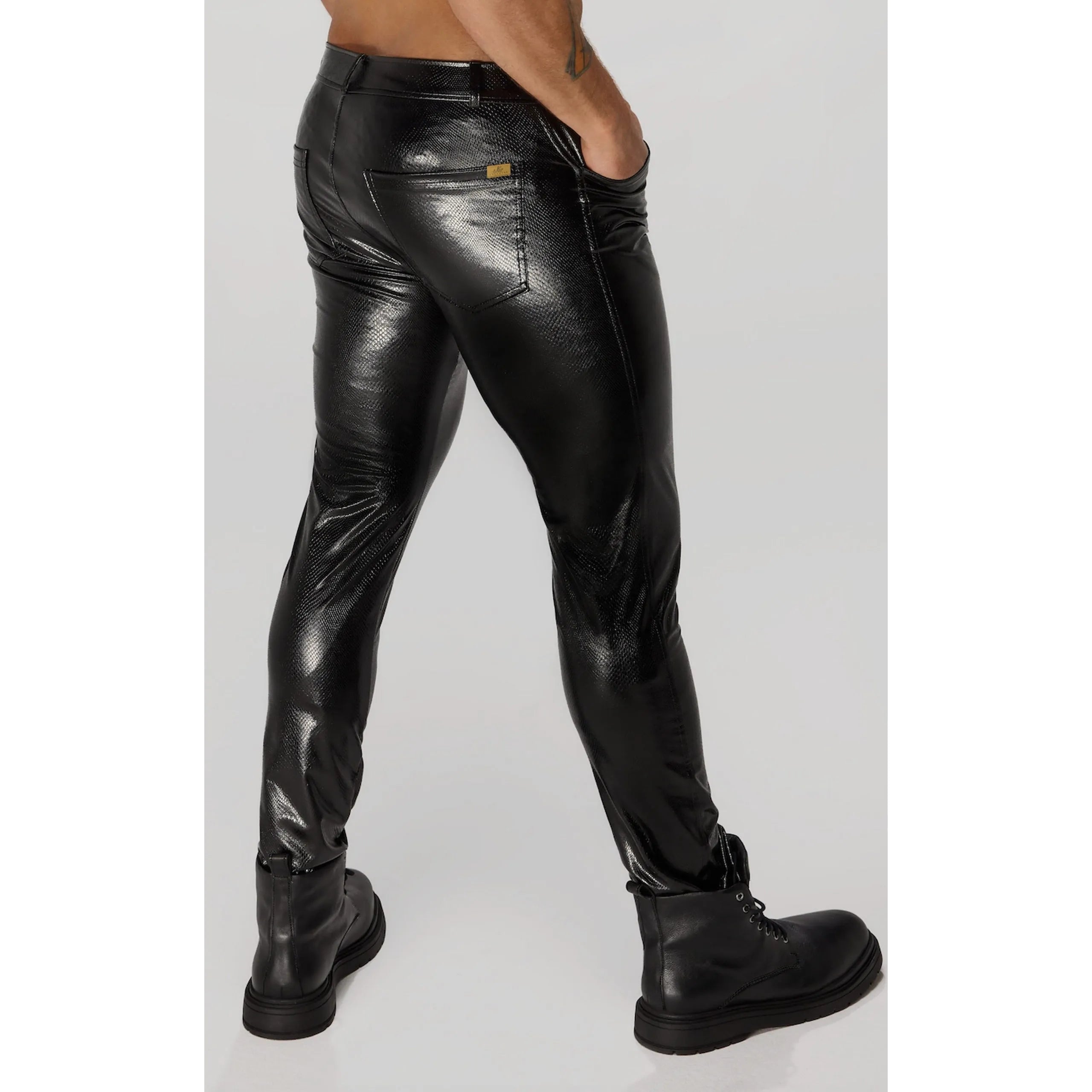 pantalon homme effet serpent fermeture éclair polyester élasthanne poches arrière noir cintré extensible brillant sexy soirée résistant entretien facile