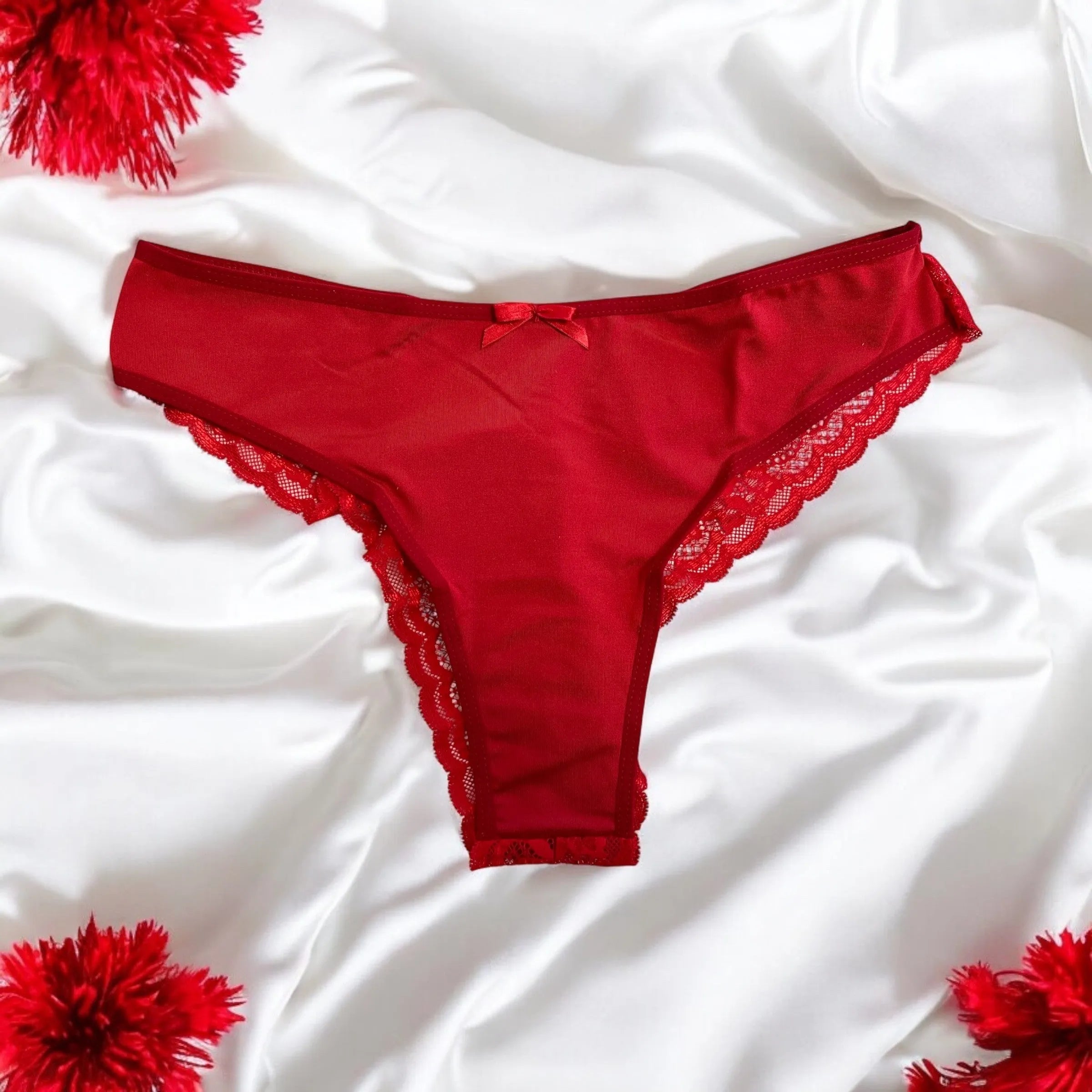 culotte rouge raffinée dentelle florale satinée noeud satin féminine confortable quotidien devant opaque dos transparent coupe échancrée taille unique flatteuse