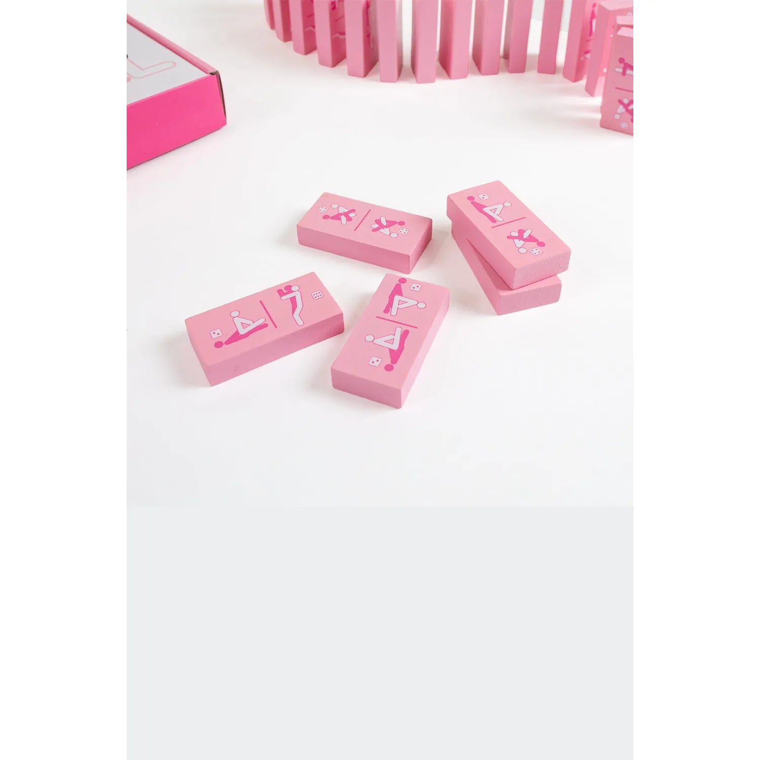 Jeu dominos coquins bois positions kamasutra couples soirée intime cadeau original sensuel rose compact léger durable pièces illustrées ludiques érotiques