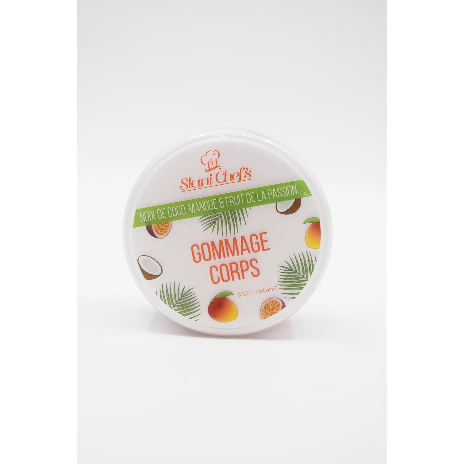 Pot rond blanc de gommage corporel naturel hydratant noix de coco, mangue, passion, avec illustrations de fruits.