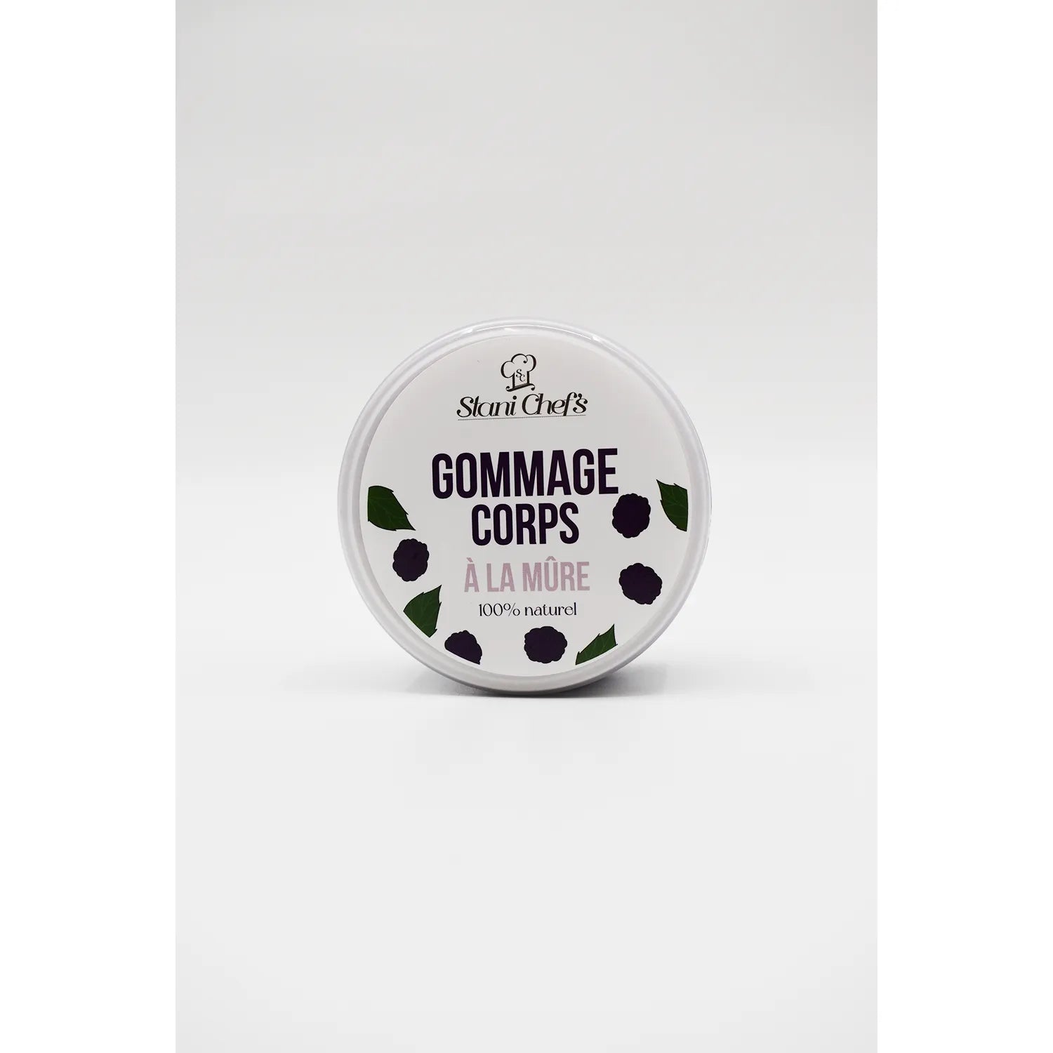 Gommage corps naturel mûre, pot rond blanc avec motifs mûre et texte noir, hydratation peau soyeuse.