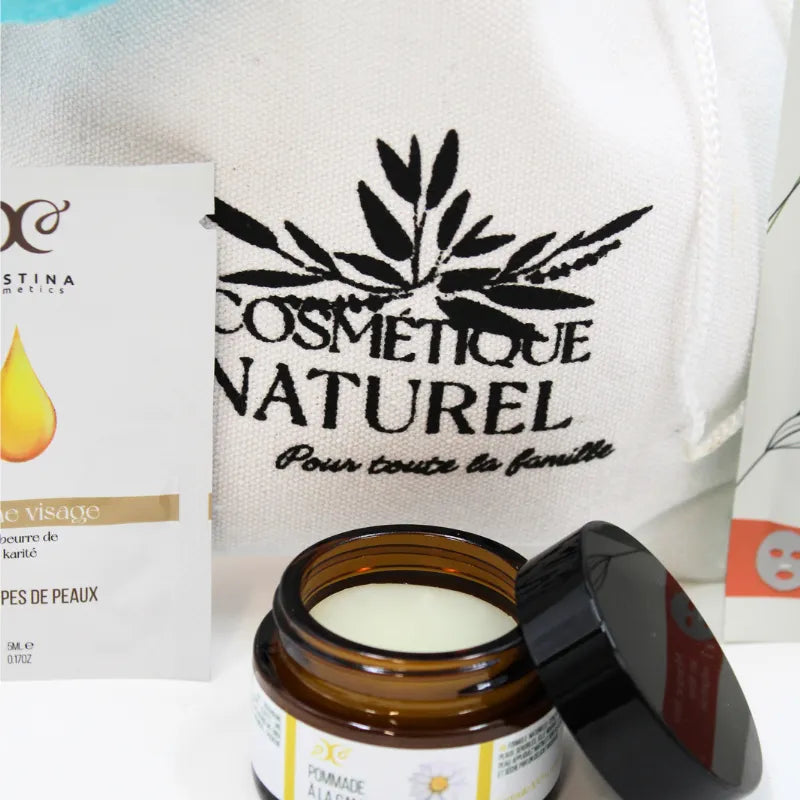 Coffret soins naturels peaux sensibles avec pommade et échantillon, hydratation et apaisement, fond blanc.