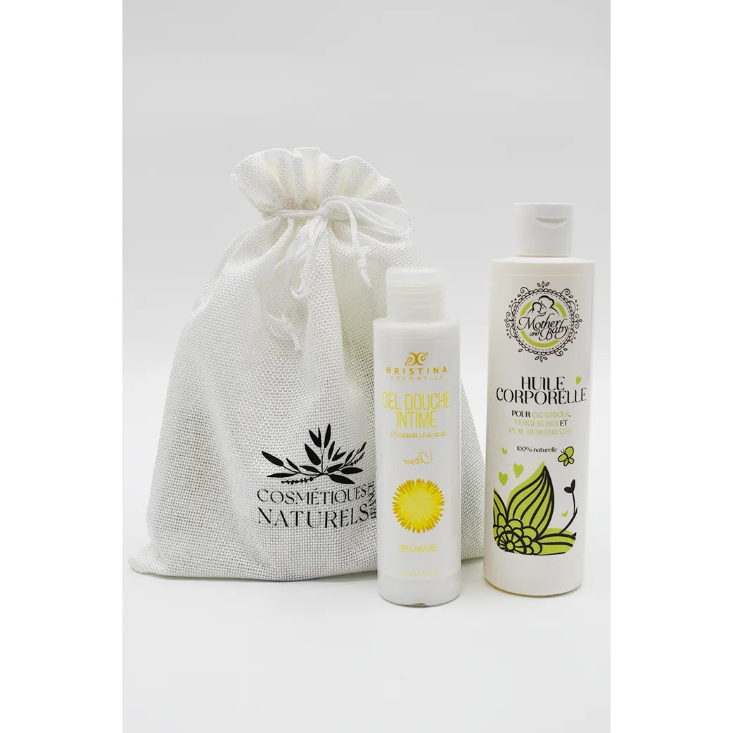 Coffret maternité avec huile vergetures et gel douche intime acacia, flacons blancs et sac en tissu naturel.