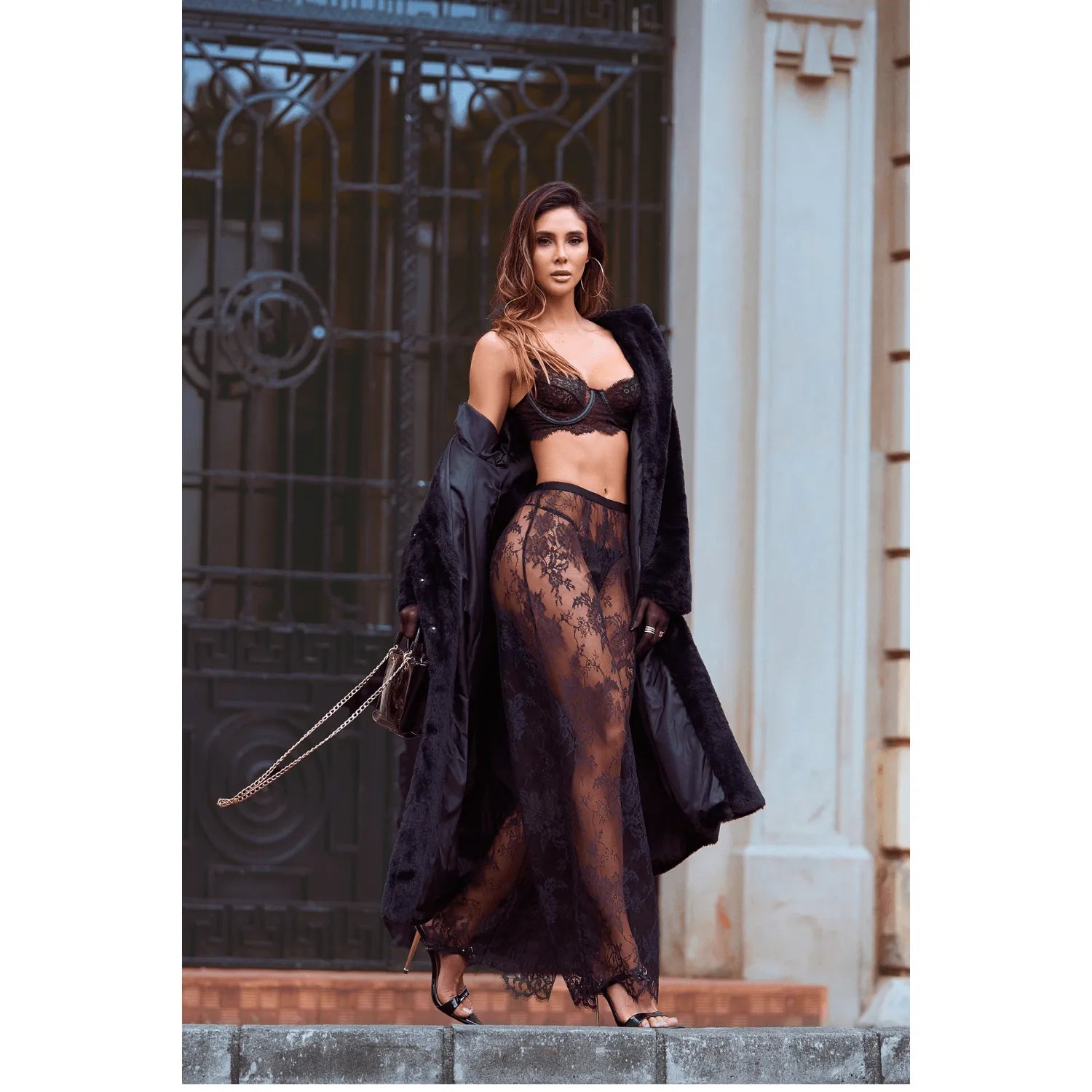Ensemble lingerie 3 pièces dentelle noire florale, soutien-gorge à armatures, élégance et maintien, silhouette sublimée.
