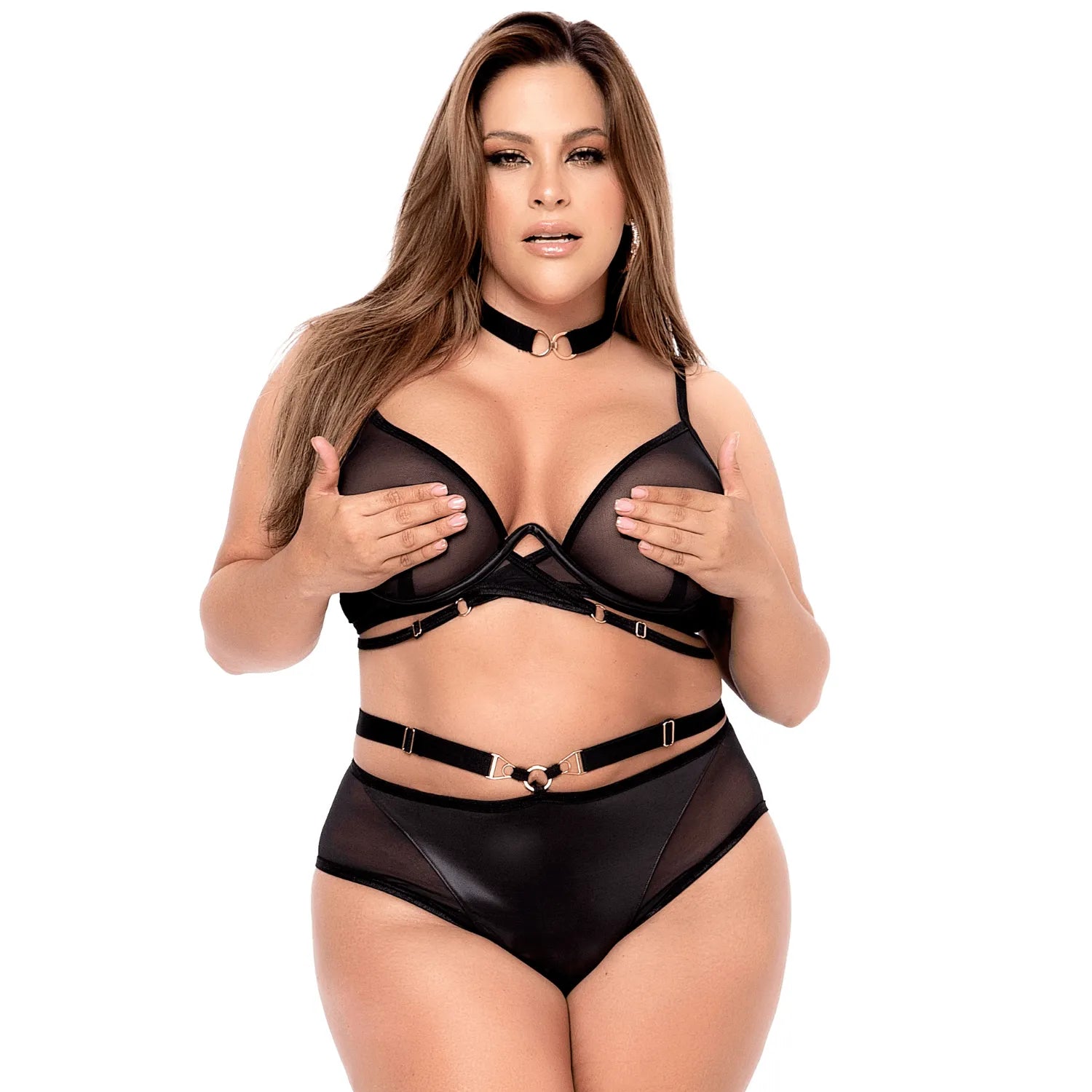 Ensemble lingerie grande taille noir avec armatures, bretelles réglables et accessoires dorés, élégant et structuré.