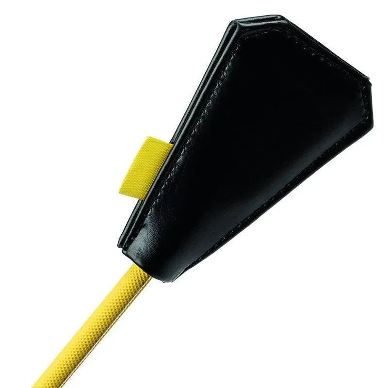 Cravache BDSM élégante, manche jaune, embout noir en faux cuir, 53cm, double fonctionnalité, sensorielle et raffinée.