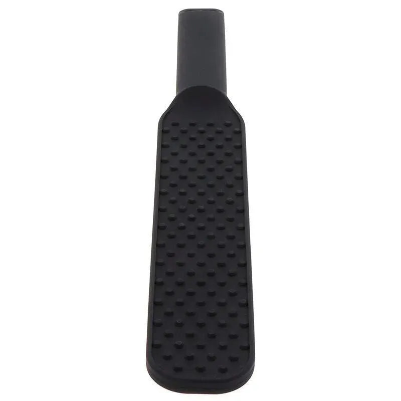 Paddle BDSM silicone noir avec pointes, 35cm, pour sensations intenses, durable et hygiénique, adapté débutants et confirmés.
