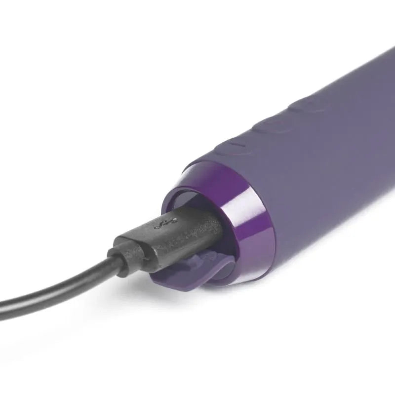 Vibromasseur violet ergonomique en silicone, compact et rechargeable, avec boutons intuitifs et design étanche pour douche.