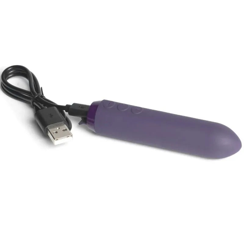 Vibromasseur silicone violet ergonomique, rechargeable USB, design compact et discret, idéal pour utilisation mains libres.