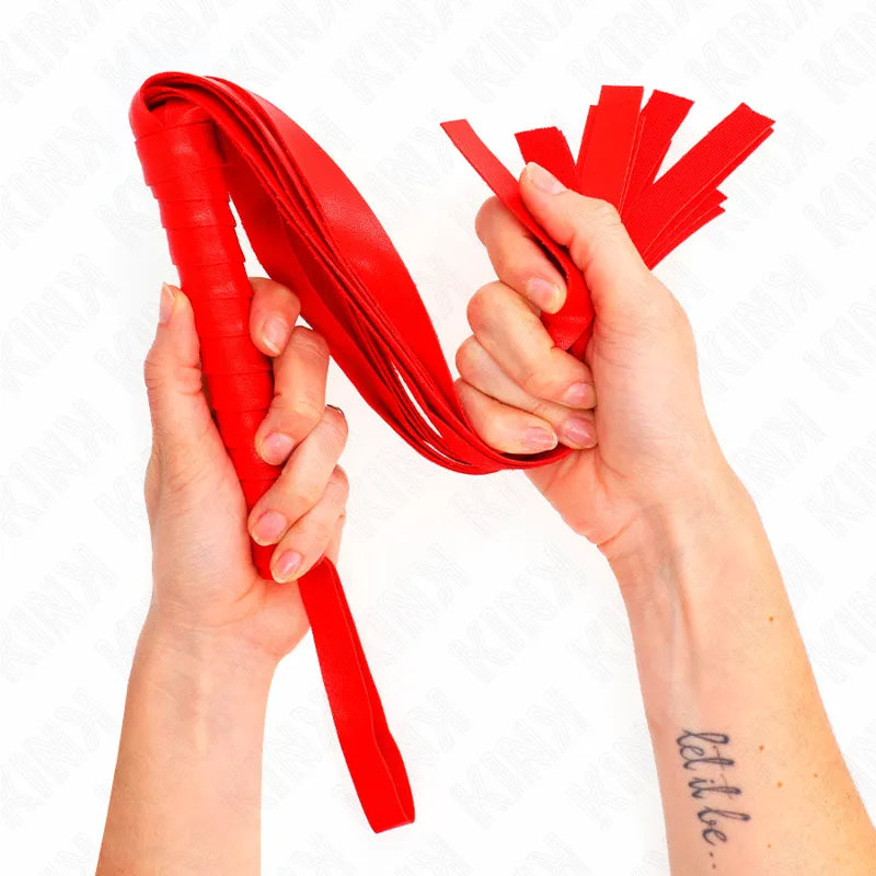 Cravache en cuir rouge personnalisable, haute qualité, tenue main, design ergonomique, accessoire BDSM luxe.