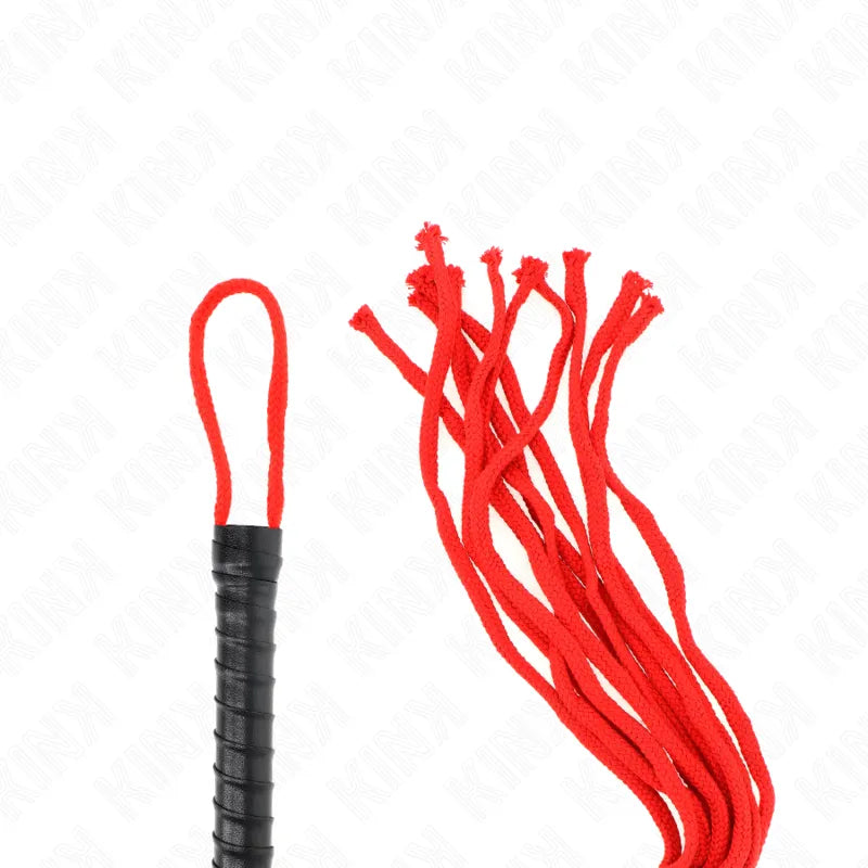 Accessoire BDSM élégant, fouet rouge et noir en cuir véritable, design ergonomique et robuste pour plaisir raffiné.