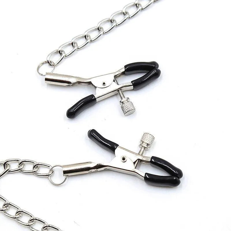 Pinces mamelons réglables avec chaînes en acier inoxydable et revêtement noir, accessoire fétichiste élégant et confortable.