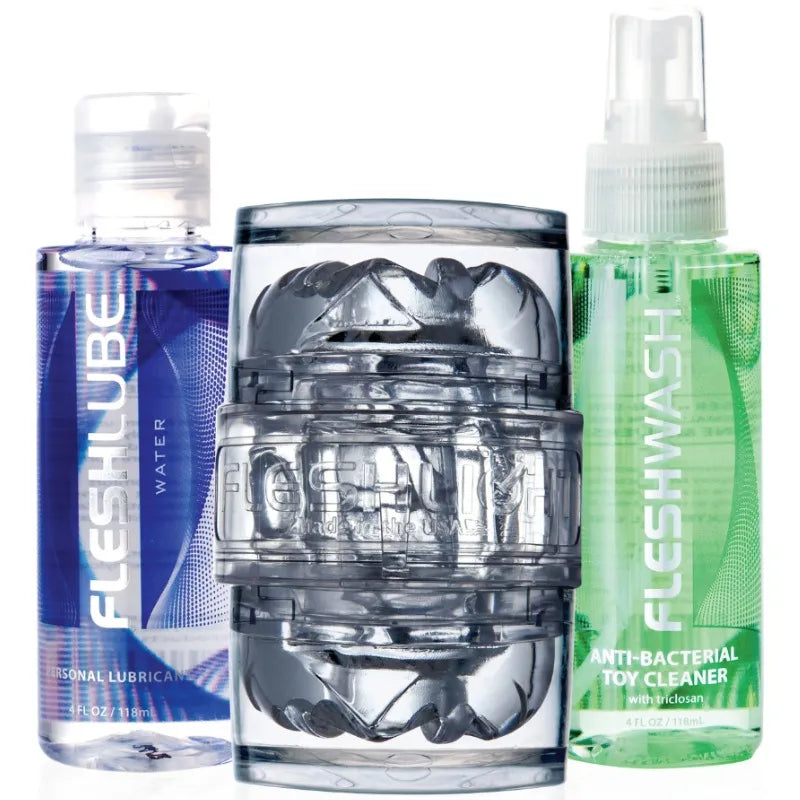 Accessoires Quickshot: adaptateur douche transparent, lubrifiant hydrosoluble bleu, nettoyant antibactérien vert.