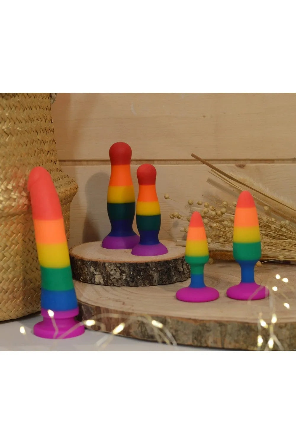 Plug anal multicolore en silicone liquide hypoallergénique, taille M, doux et lisse pour confort optimal.