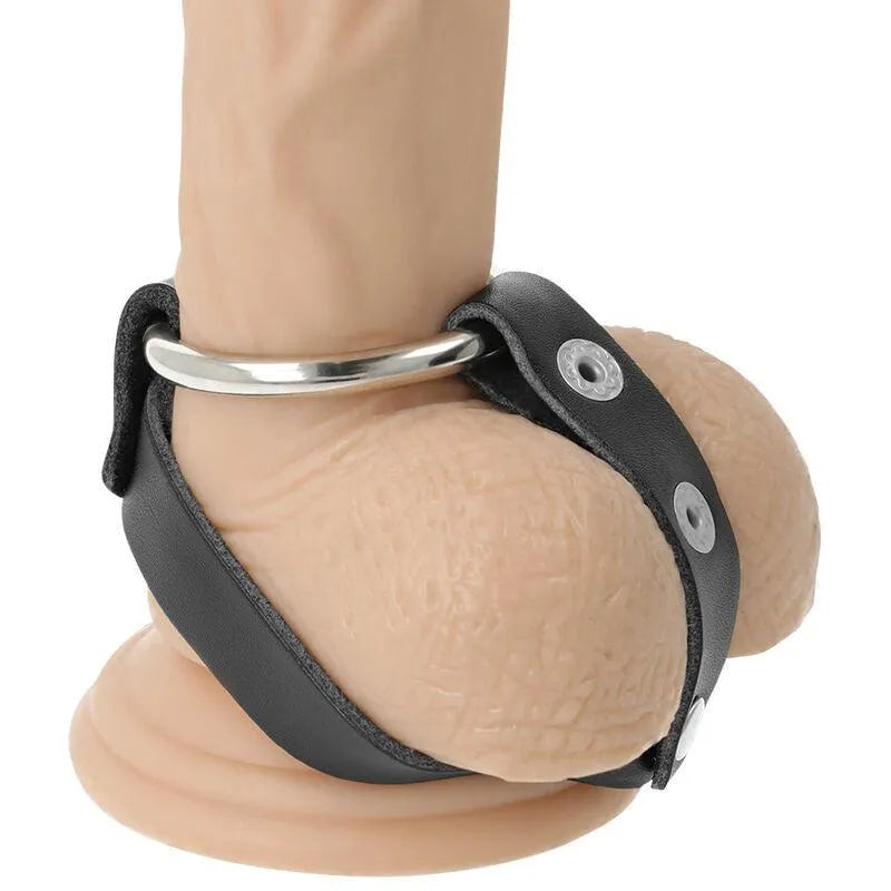 Anneau pénien ajustable noir en métal sans nickel et cuir synthétique, confort et contrôle éjaculation BDSM.
