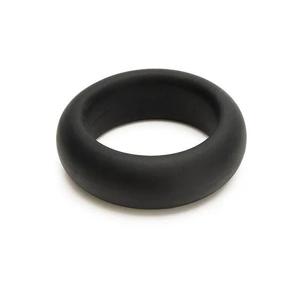Anneau pénien noir en silicone extensible, doux et antidérapant, pour maintien érection et confort optimal.