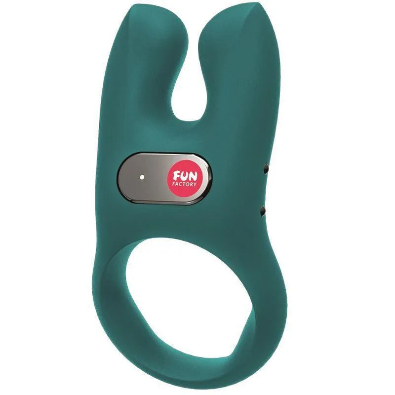 Anneau pénien vibrant vert en silicone hypoallergénique, ergonomique avec extensions pour stimulation clitoridienne.