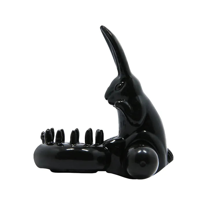 Anneau vibrant noir silicone ergonomique avec stimulateur clitoridien lapin, compact et puissant pour couples.