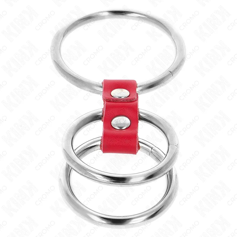 Anneau pénien BDSM en cuir rouge ajustable, trois anneaux métalliques, design élégant et durable pour plaisir personnalisé.