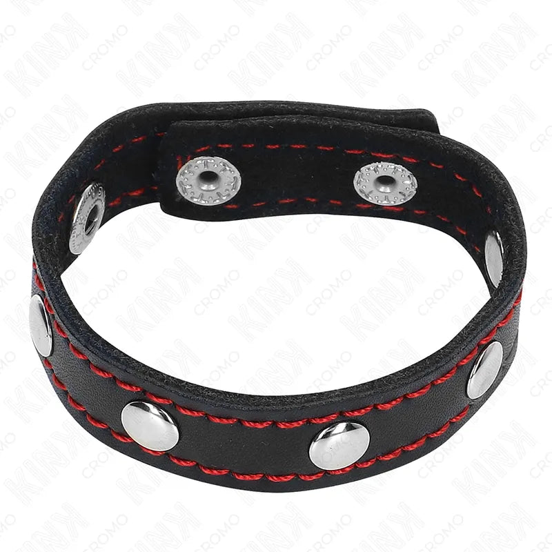 Anneau pénien cuir noir avec coutures rouges, boutons pression argentés, élégant et ajustable pour expériences BDSM.
