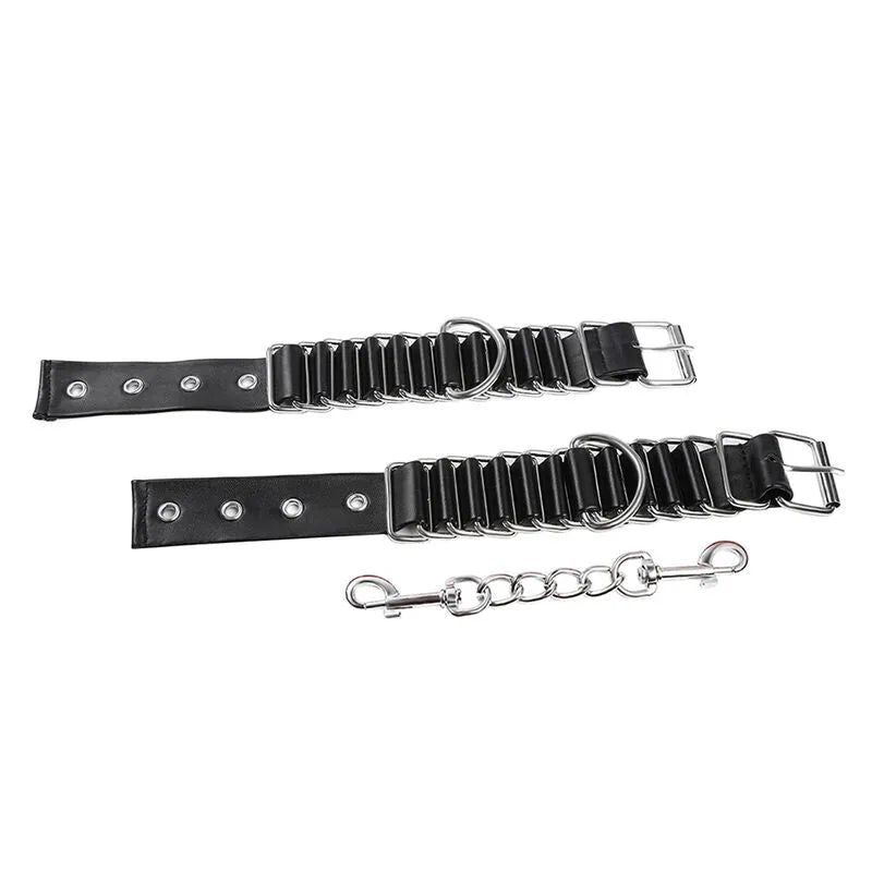 Attaches poignets BDSM réglables en métal et PVC noir, robustes et sécurisées, avec boucles et chaîne, taille 16-22 cm.