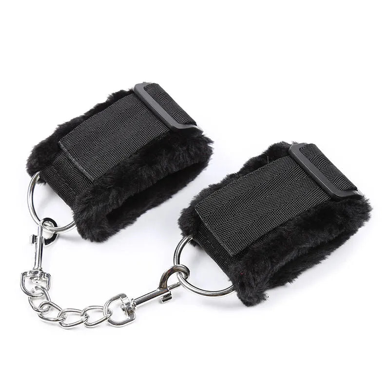 Attaches poignets noires doublées fourrure, ajustables, chaîne métal, confort luxe, matériaux hypoallergéniques.