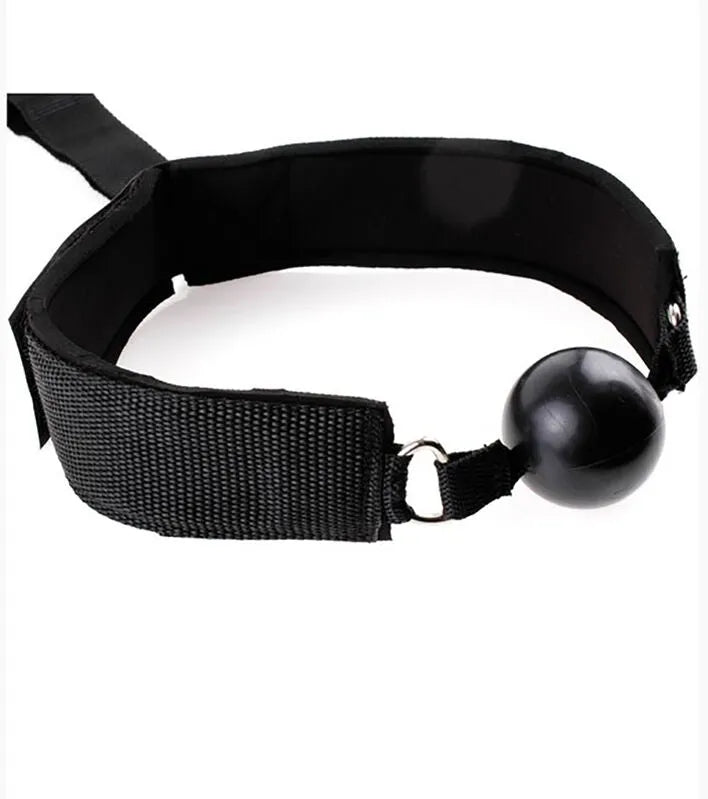 Bâillon noir ajustable avec menottes, matériaux hypoallergéniques, idéal pour débutants fétichisme, sécurité et confort.