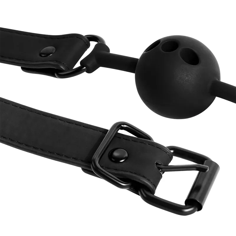 Bâillon boule silicone noir respirant, sangle réglable avec boucle sécurisée, design ergonomique pour jeux BDSM.