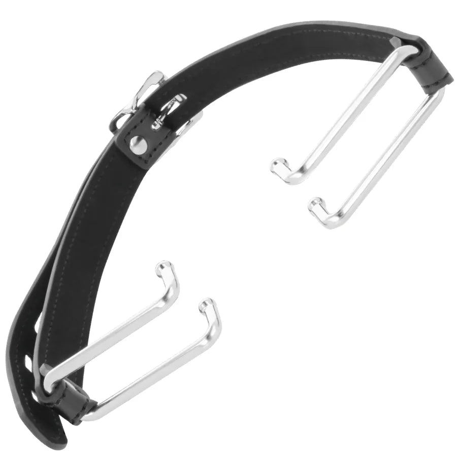 Bâillon BDSM en cuir noir avec crochets métalliques ajustables, coutures élégantes, sangles réglables pour jeux fétiches.