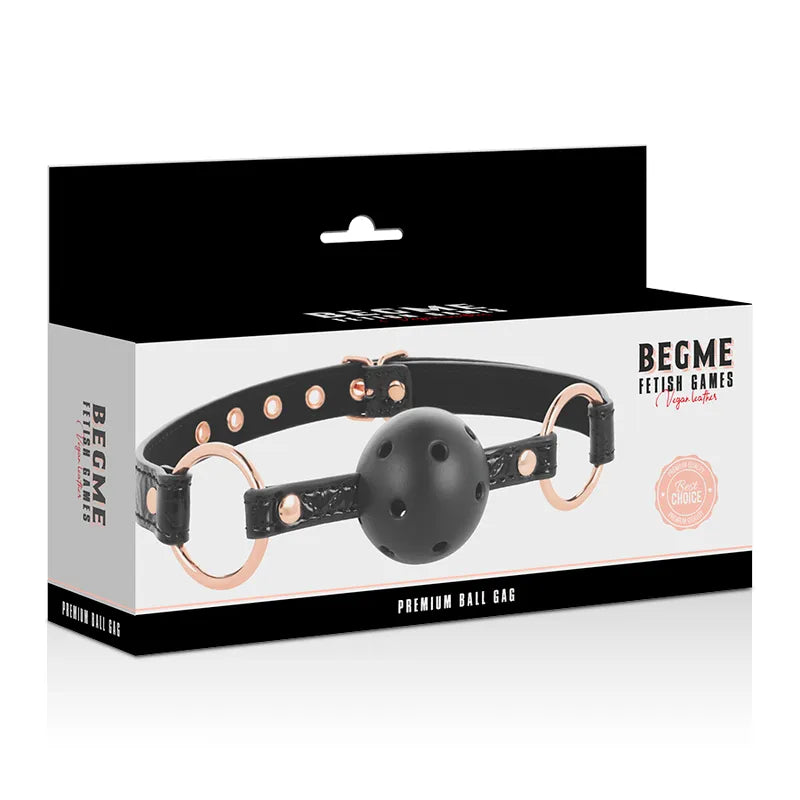 Bâillon BDSM cuir vegan rouge, quatre trous, serre-tête ajustable, néoprène, métal sans nickel, écologique, confortable.