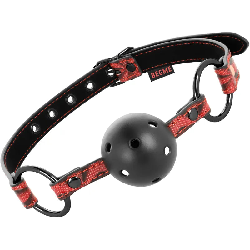 Bâillon bondage cuir végane respirant rouge boule ventilation quatre trous sangle réglable néoprène métal sans nickel confortable sécurisé